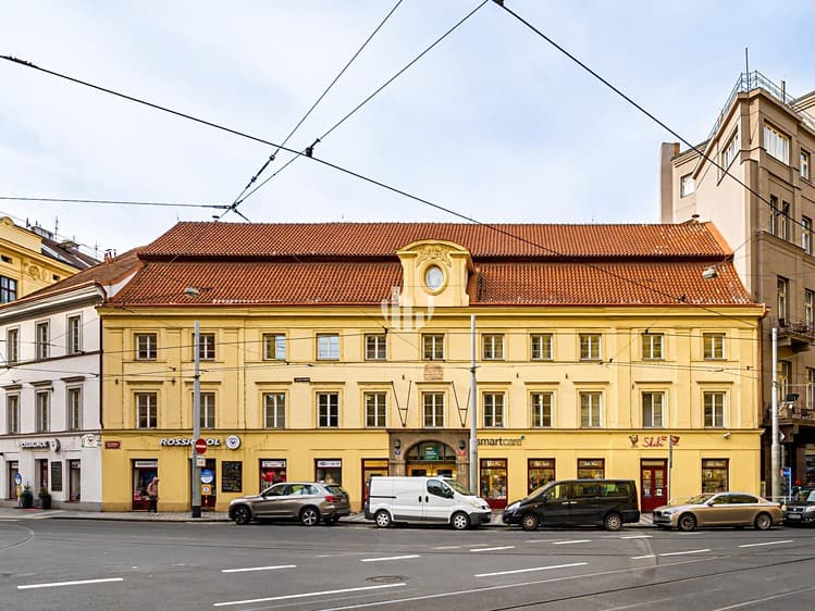 Pronájem kanceláře 293 m²