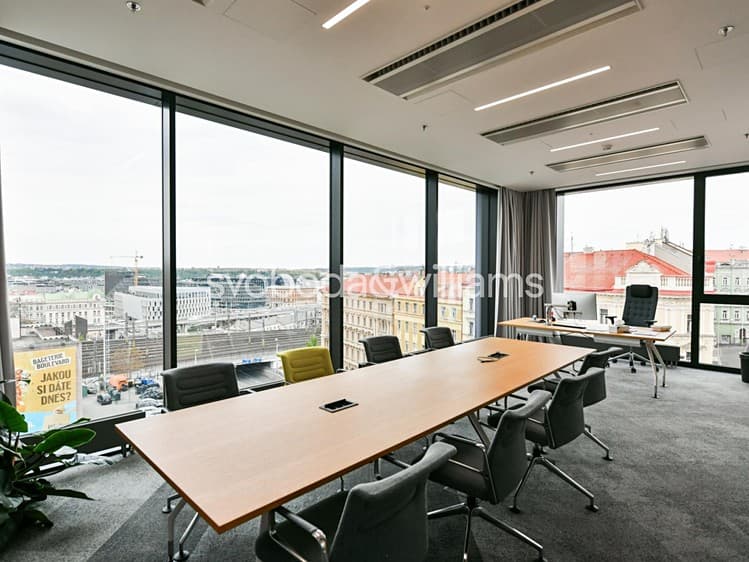 Pronájem kanceláře 662 m²