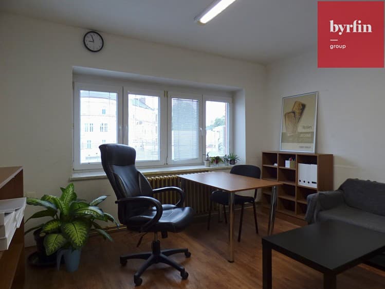 Pronájem kanceláře 225 m²