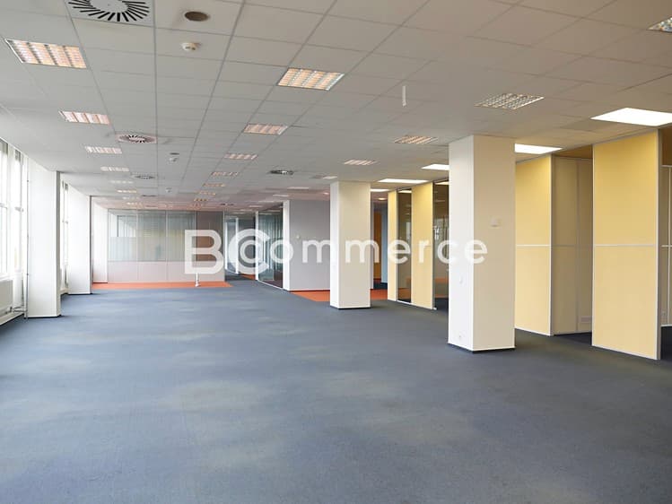 Pronájem kanceláře 1 385 m²