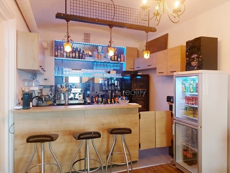 Pronájem obchodního prostoru 86 m²