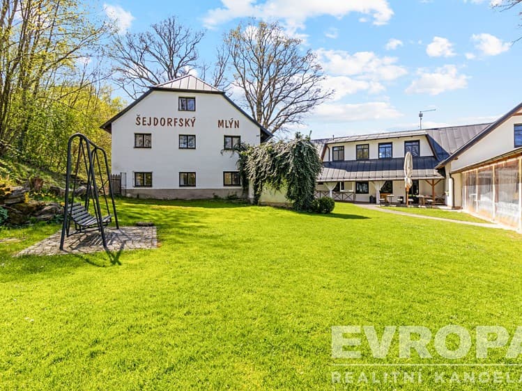 Pronájem komerční nemovitosti 572 m²