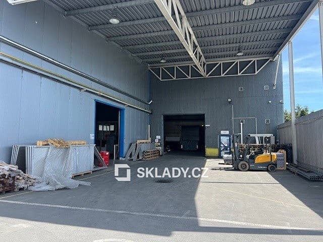 Pronájem skladového prostoru 450 m²