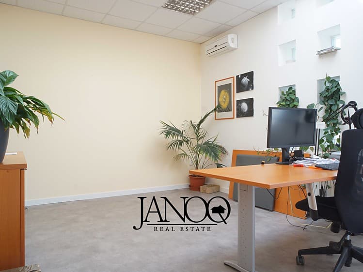 Pronájem kanceláře 198 m²