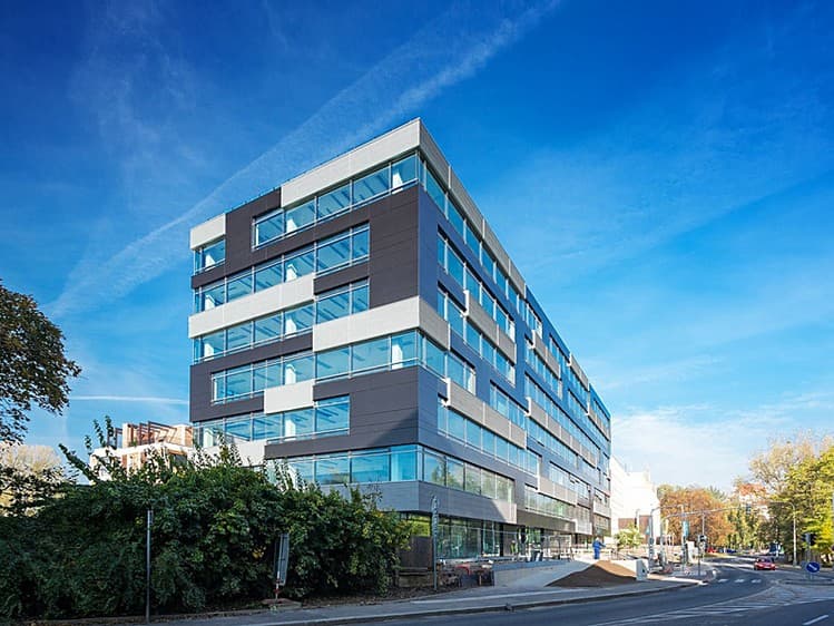 Pronájem kanceláře 517 m²