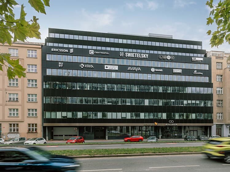 Pronájem kanceláře 630 m²