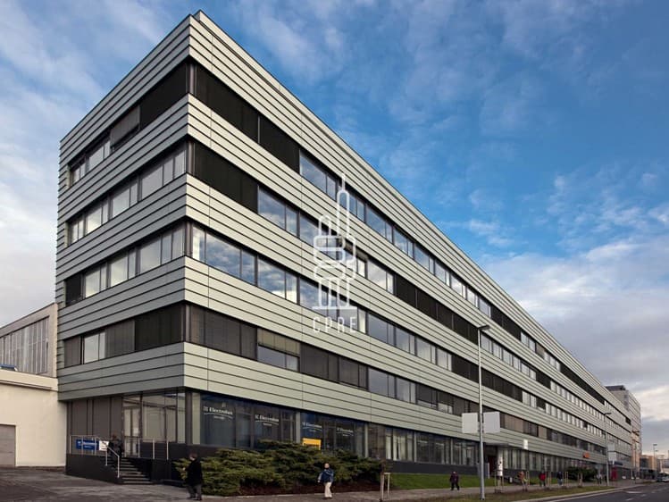 Pronájem kanceláře 686 m²