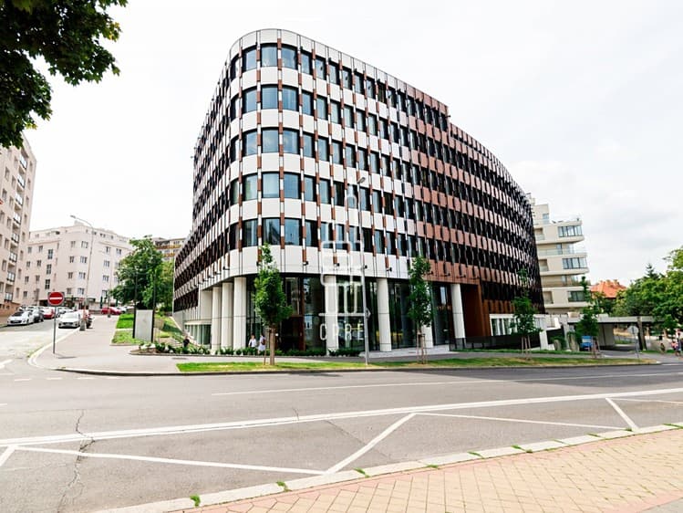 Pronájem kanceláře 423 m²