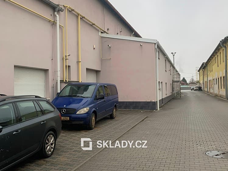 Pronájem skladového prostoru 2 700 m²