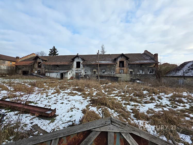 Prodej specifického typu nemovitosti 1 500 m²