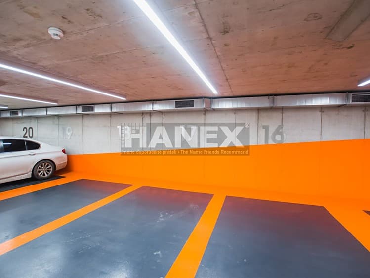 Pronájem garážového stání 12 m²