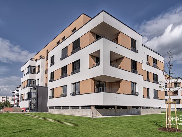 Pronájem garážového stání 16 m²