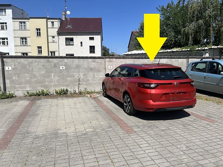 Pronájem garážového stání 13 m²