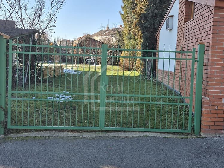 Pronájem garážového stání 5 m²