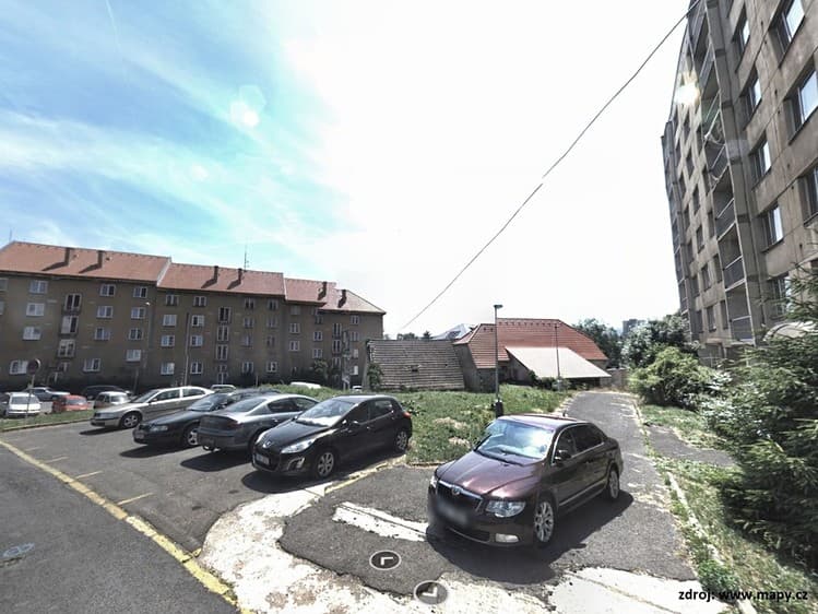 Pronájem garážového stání 12 m²