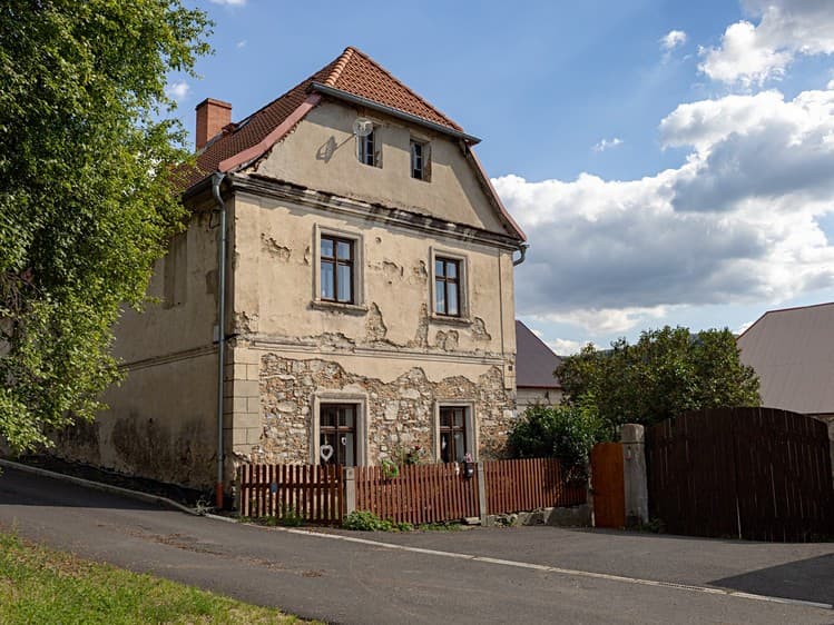 Prodej rodinného domu 240 m², pozemek 3 749 m²