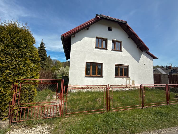 Prodej rodinného domu 166 m², pozemek 2 220 m²