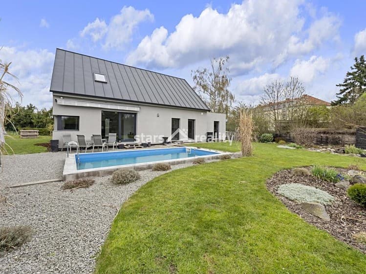 Prodej rodinného domu 176 m², pozemek 1 000 m²