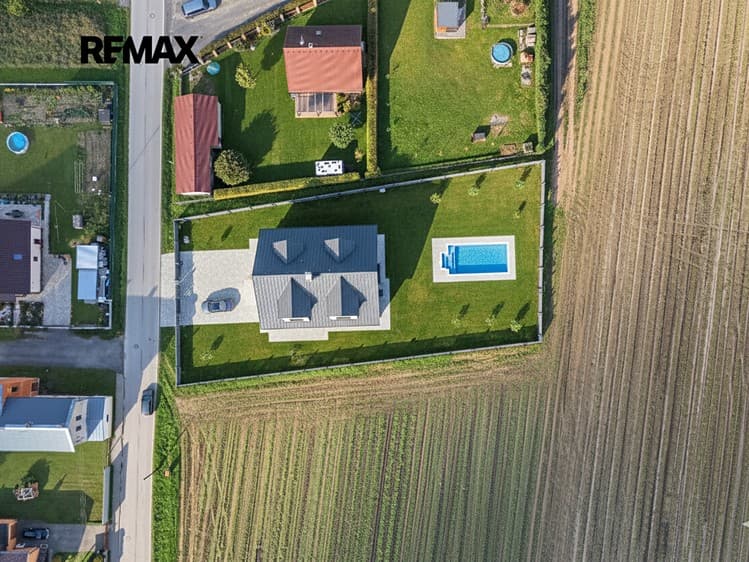 Prodej stavebního pozemku 1 671 m²