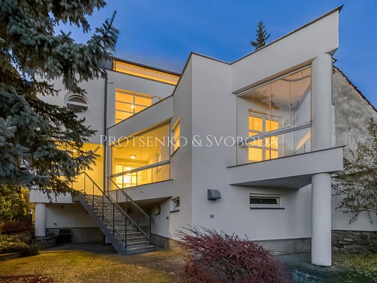 Prodej vícegeneračního domu 530 m², pozemek 1 395 m²