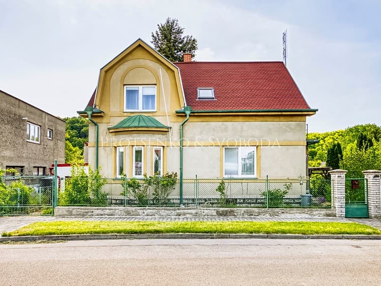 Prodej rodinného domu 180 m², pozemek 1 189 m²