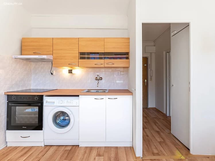 Pronájem bytu 1+1 35 m² (Jednopodlažní)