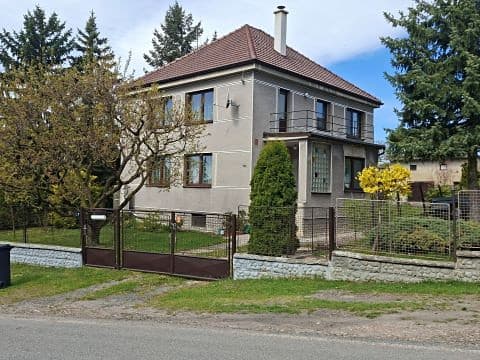 Prodej rodinného domu 180 m², pozemek 886 m²