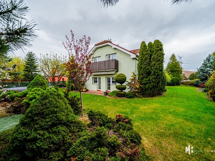 Prodej rodinného domu 237 m², pozemek 803 m²