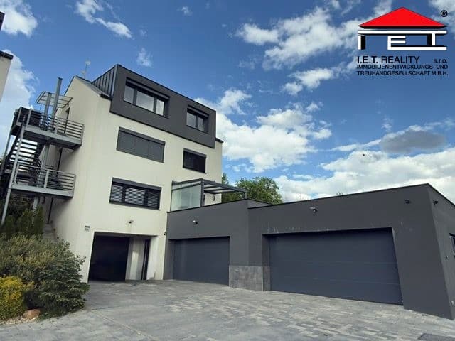 Prodej vícegeneračního domu 327 m², pozemek 924 m²