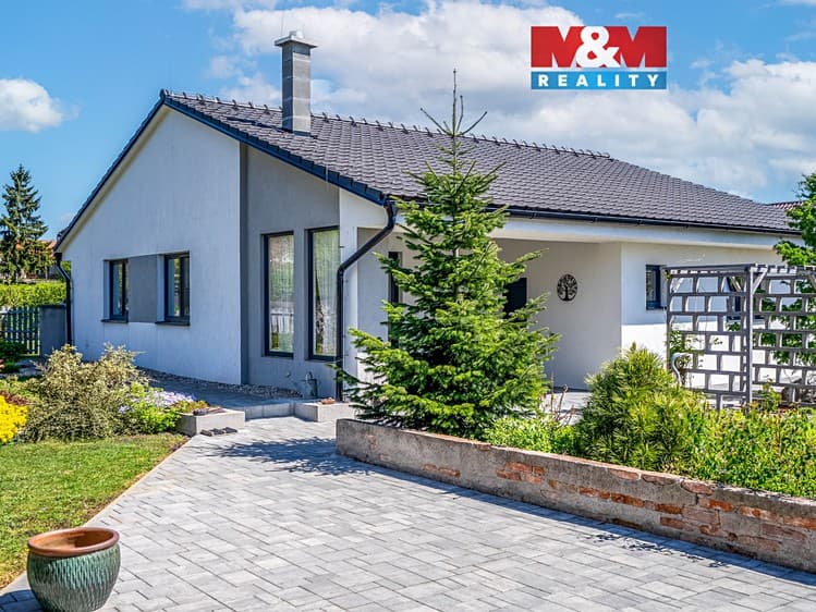 Prodej rodinného domu 104 m², pozemek 1 091 m²