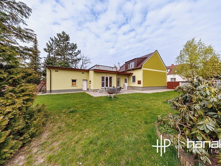 Prodej rodinného domu 200 m², pozemek 1 173 m²