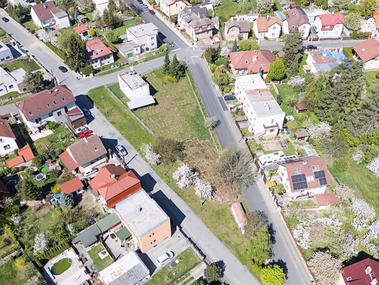Prodej stavebního pozemku 1 006 m²