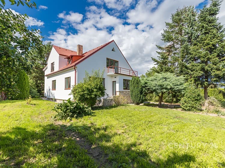Prodej rodinného domu 240 m², pozemek 983 m²