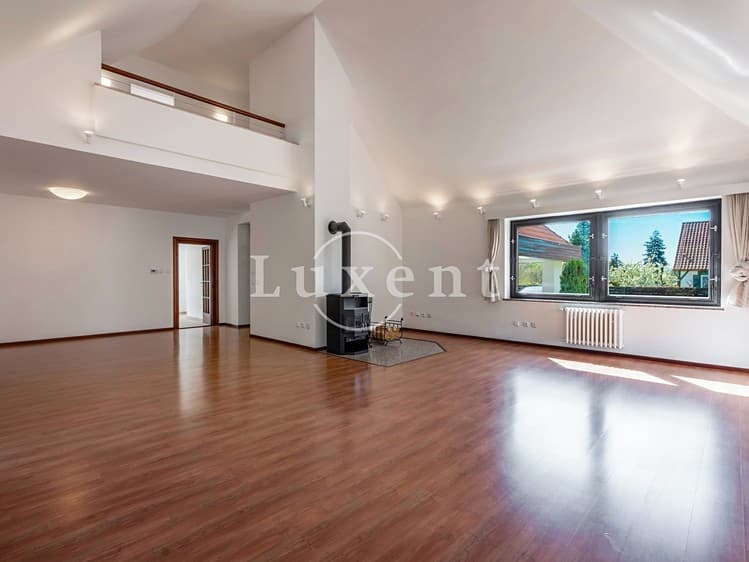 Pronájem kanceláře 417 m²
