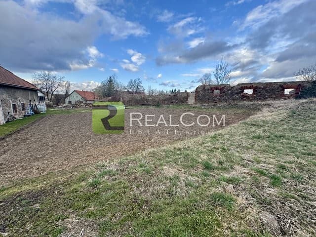Prodej stavebního pozemku 961 m²