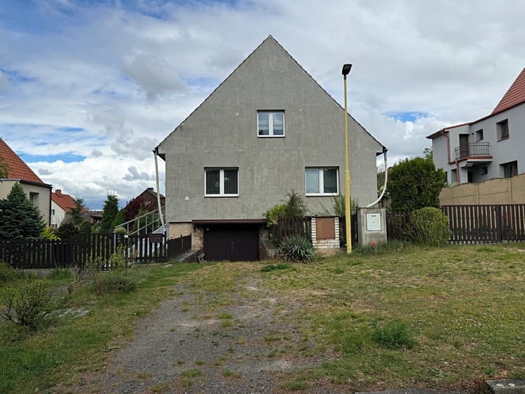 Prodej rodinného domu 198 m², pozemek 800 m²