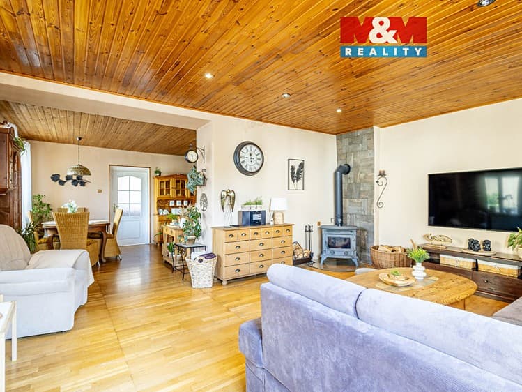 Prodej rodinného domu 240 m², pozemek 775 m²
