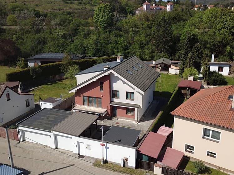 Prodej rodinného domu 295 m², pozemek 962 m²