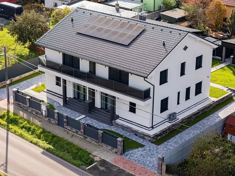 Pronájem rodinného domu 268 m², pozemek 947 m²