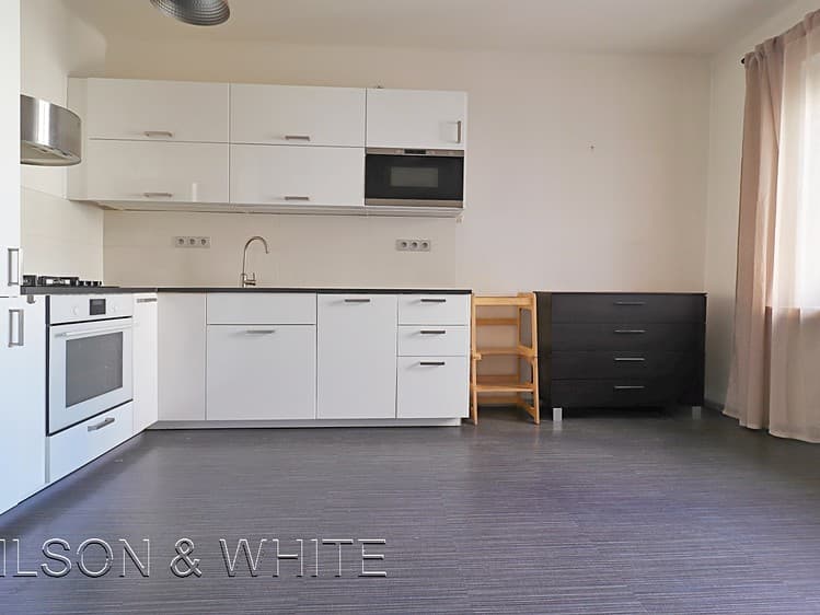 Pronájem bytu 2+1 81 m² (Jednopodlažní)