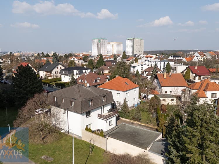 Prodej rodinného domu 360 m², pozemek 492 m²