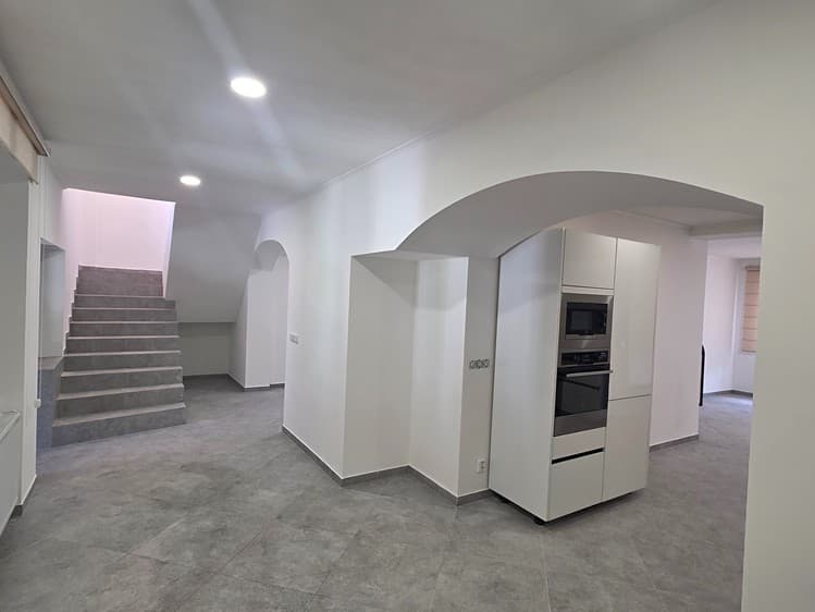 Prodej vícegeneračního domu 210 m², pozemek 298 m²