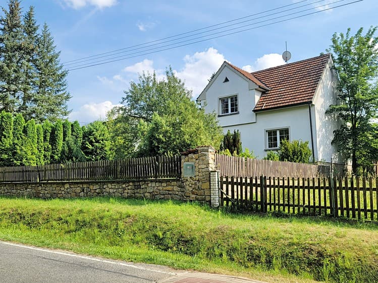 Prodej vícegeneračního domu 186 m², pozemek 2 048 m²