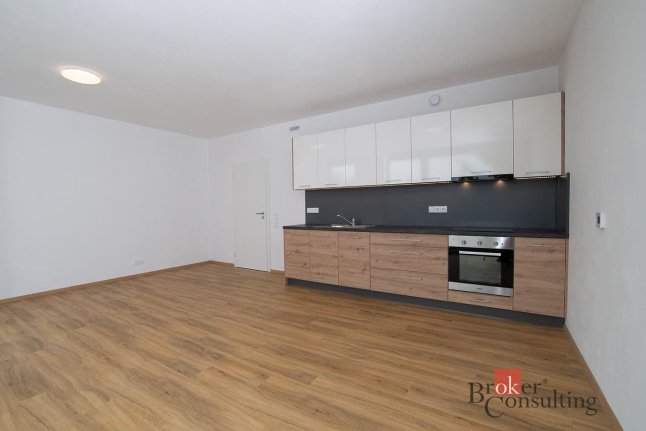Pronájem bytu 1+kk 37 m²