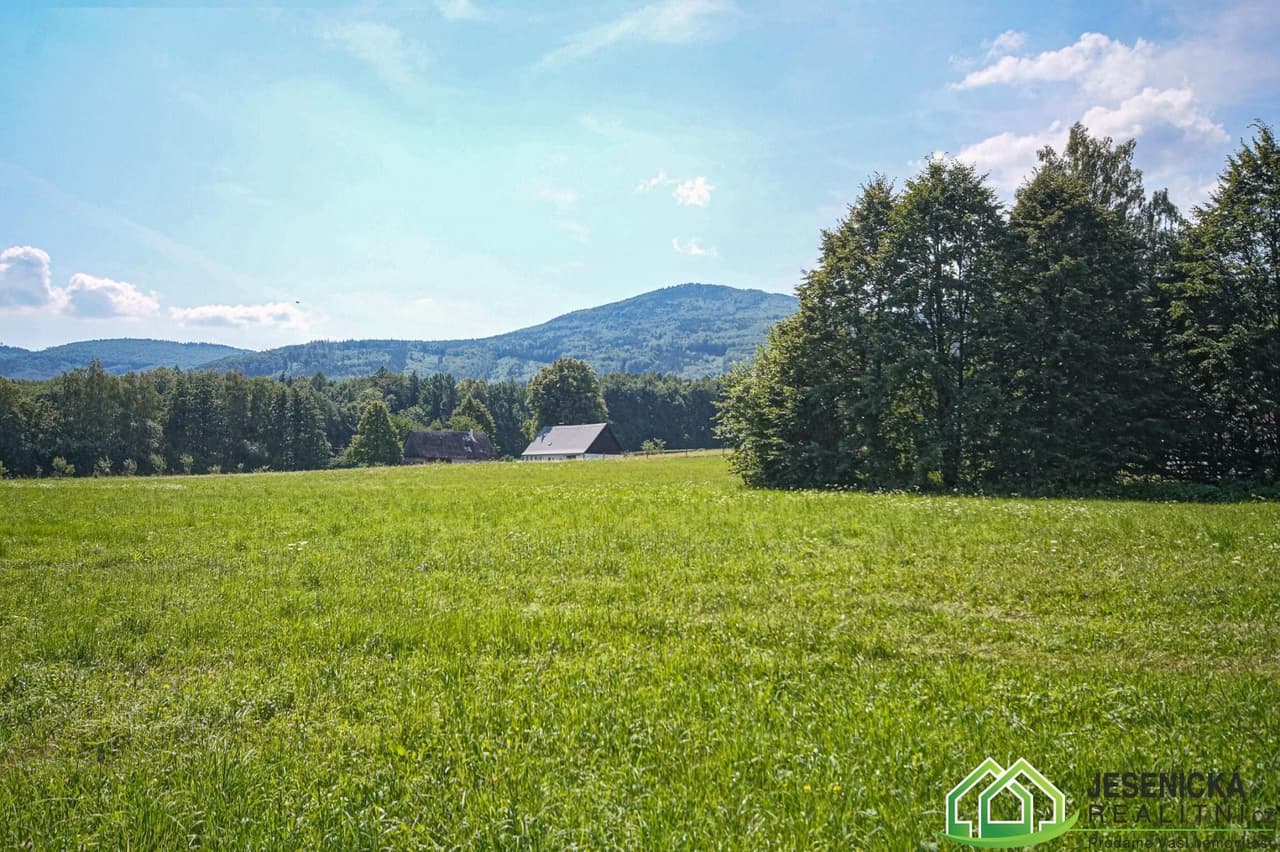 Prodej pozemku 794 m²