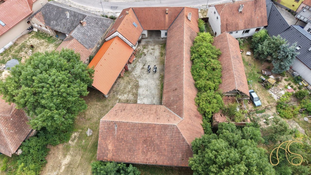 Prodej nemovitosti 678 m²