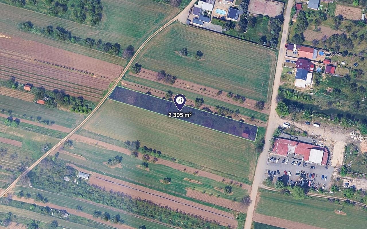 Prodej pozemku 2415 m²