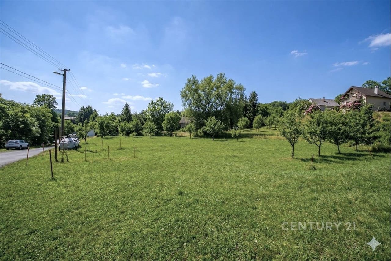 Prodej pozemku 1271 m²