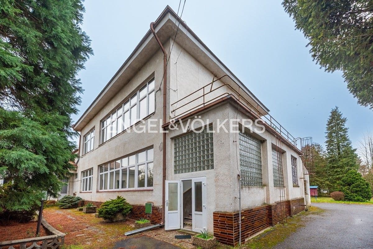 Pronájem komerčního prostoru 870 m²