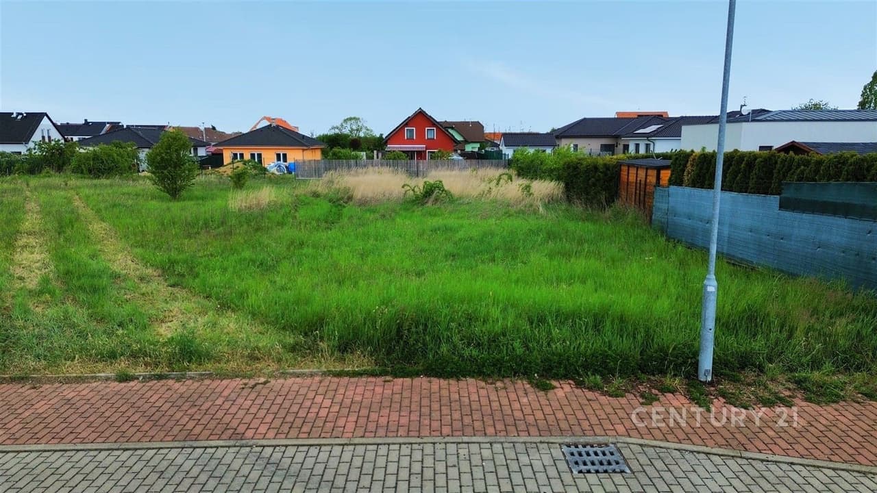 Prodej pozemku 818 m²